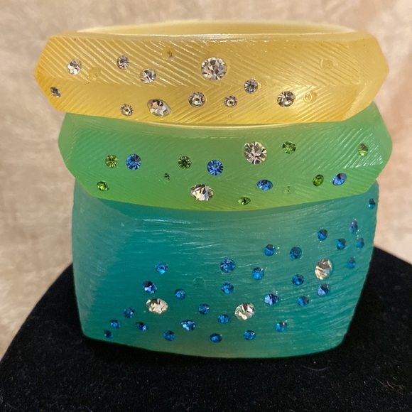 3 Acrylic Bangle Bracelets - Picture 3 of 7